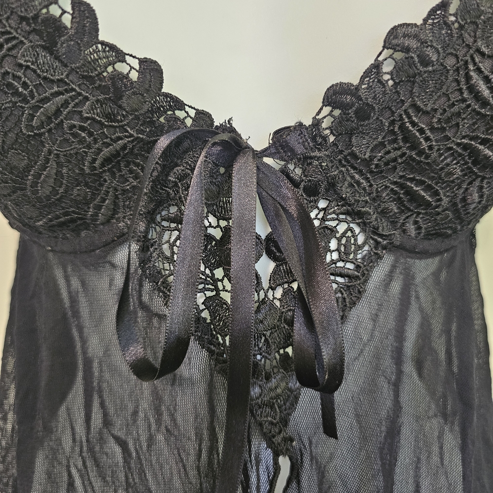 Chic Black Lace Chemise - Picture 2 of 6